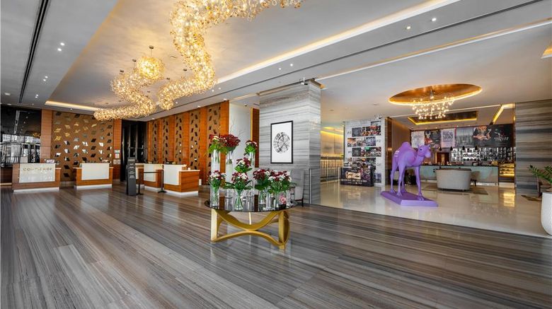 <b>Radisson Blu Hotel, Dubai Waterfront Lobby</b>. Images powered by <a href="https://iceportal.shijigroup.com/" title="IcePortal" target="_blank">IcePortal</a>.