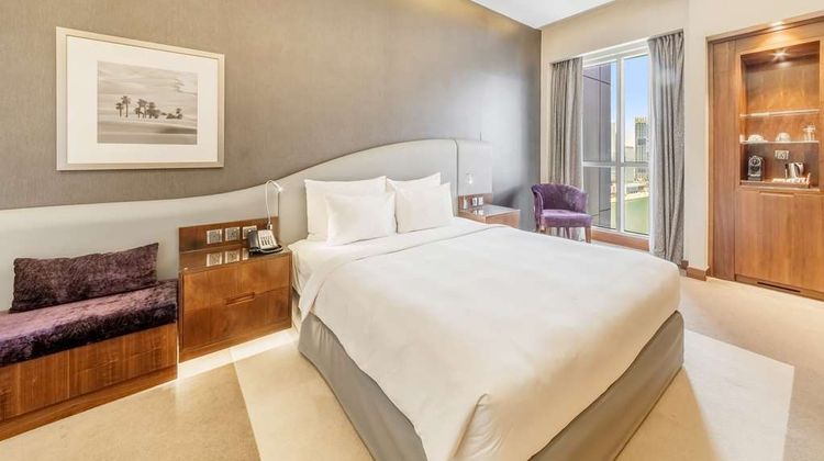 Radisson Blu Hotel, Dubai Waterfront Suite