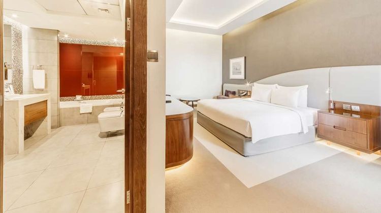 Radisson Blu Hotel, Dubai Waterfront Suite