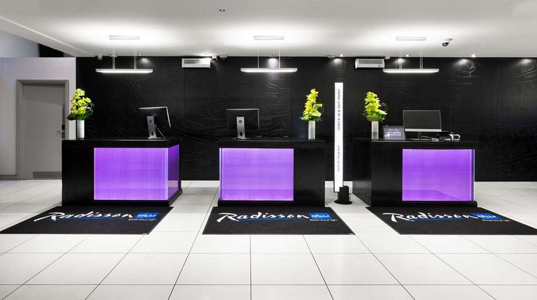 <b>Radisson Blu Hotel Edinburgh Lobby</b>. Images powered by <a href="https://iceportal.shijigroup.com/" title="IcePortal" target="_blank">IcePortal</a>.