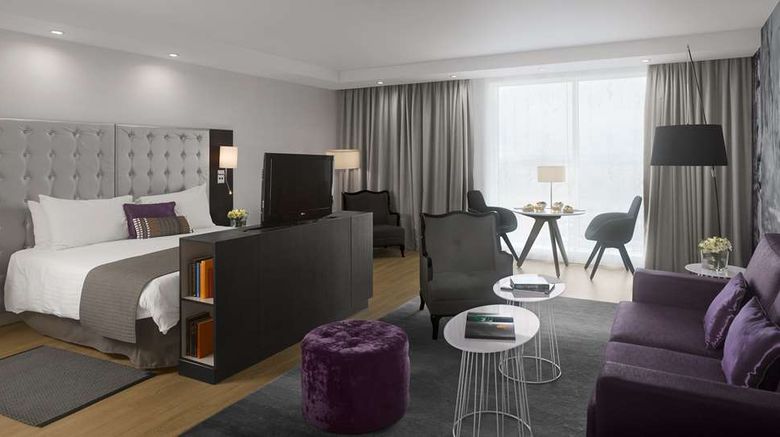 <b>Radisson Blu Hotel East Midlands Airport Suite</b>. Images powered by <a href="https://iceportal.shijigroup.com/" title="IcePortal" target="_blank">IcePortal</a>.
