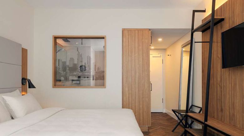 <b>Radisson Blu Hotel Frankfurt Room</b>. Images powered by <a href="https://iceportal.shijigroup.com/" title="IcePortal" target="_blank">IcePortal</a>.