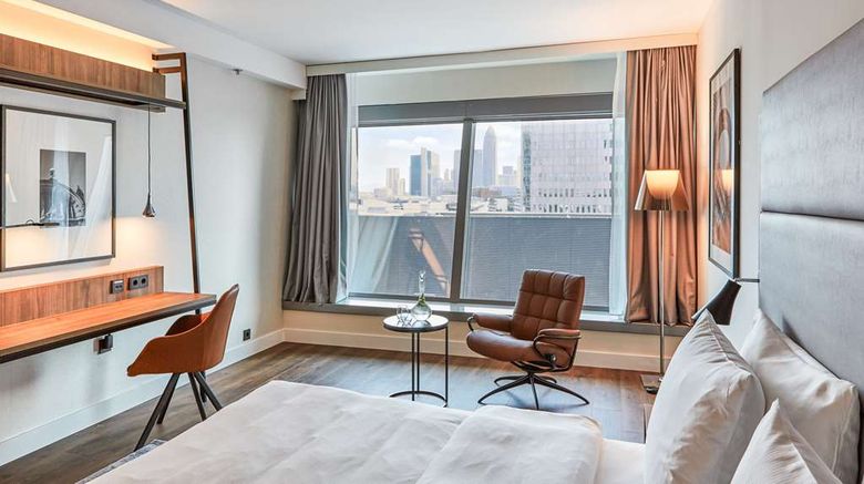<b>Radisson Blu Hotel Frankfurt Suite</b>. Images powered by <a href="https://iceportal.shijigroup.com/" title="IcePortal" target="_blank">IcePortal</a>.