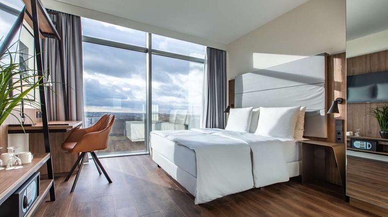 <b>Radisson Blu Hotel Frankfurt Room</b>. Images powered by <a href="https://iceportal.shijigroup.com/" title="IcePortal" target="_blank">IcePortal</a>.