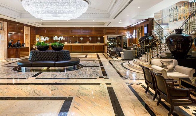 Radisson Blu Hotel London Heathrow Lobby