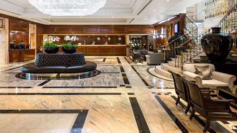 <b>Radisson Blu Hotel London Heathrow Lobby</b>. Images powered by <a href="https://iceportal.shijigroup.com/" title="IcePortal" target="_blank">IcePortal</a>.