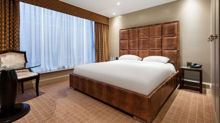 Radisson Blu Hotel London Heathrow Suite