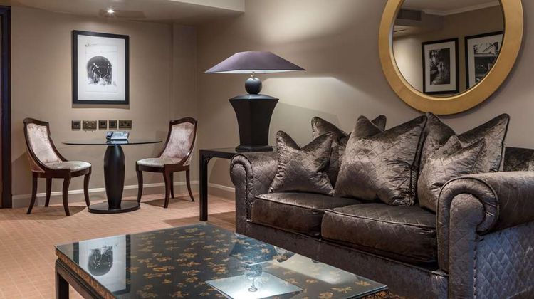 Radisson Blu Hotel London Heathrow Suite