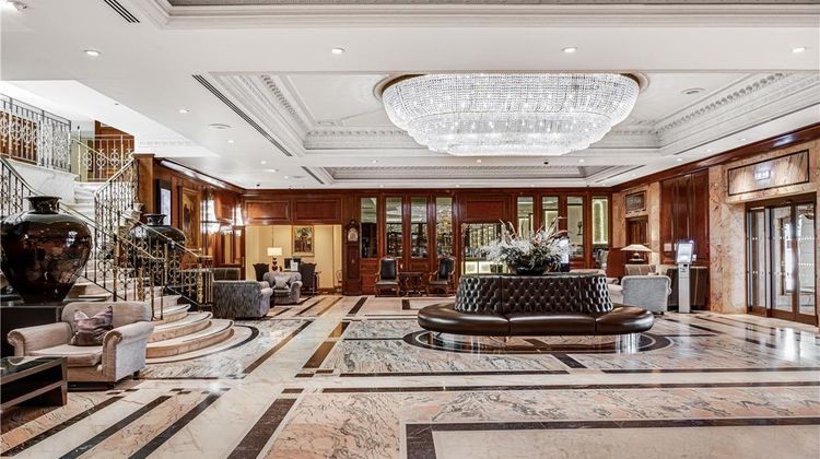 Radisson Blu Hotel London Heathrow Lobby