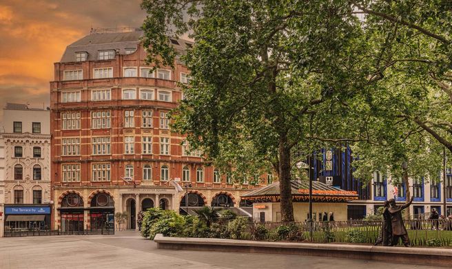 Radisson Blu Hotel, London Leicester Squ Exterior