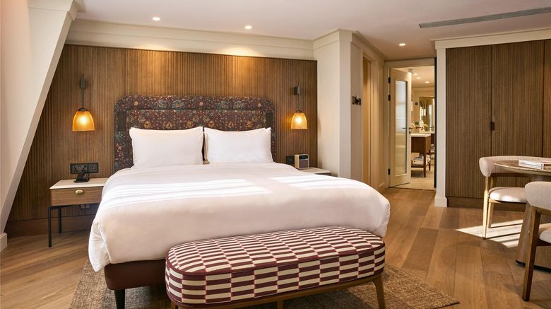 <b>Radisson Blu Hotel, London Mercer Street Suite</b>. Images powered by <a href="https://iceportal.shijigroup.com/" title="IcePortal" target="_blank">IcePortal</a>.