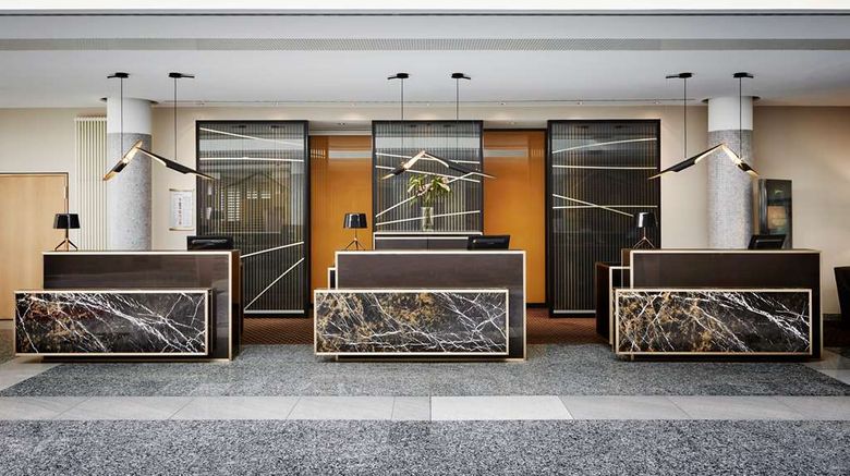 <b>Radisson Blu Hotel Hannover Lobby</b>. Images powered by <a href="https://iceportal.shijigroup.com/" title="IcePortal" target="_blank">IcePortal</a>.