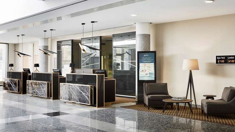<b>Radisson Blu Hotel Hannover Lobby</b>. Images powered by <a href="https://iceportal.shijigroup.com/" title="IcePortal" target="_blank">IcePortal</a>.