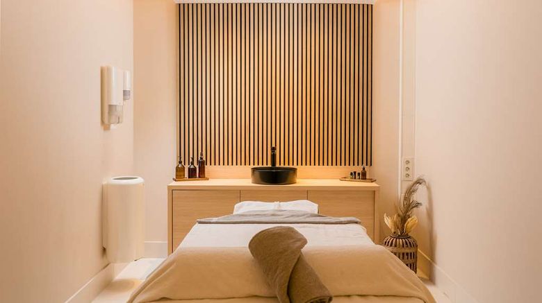 <b>Radisson Blu Hotel, Hamburg Spa</b>. Images powered by <a href="https://iceportal.shijigroup.com/" title="IcePortal" target="_blank">IcePortal</a>.