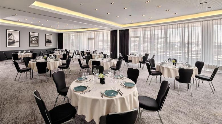 <b>Radisson Blu Hotel, Hamburg Airport Ballroom</b>. Images powered by <a href="https://iceportal.shijigroup.com/" title="IcePortal" target="_blank">IcePortal</a>.