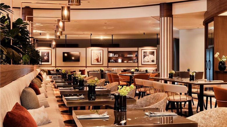 <b>Radisson Blu Hotel, Hamburg Airport Restaurant</b>. Images powered by <a href="https://iceportal.shijigroup.com/" title="IcePortal" target="_blank">IcePortal</a>.