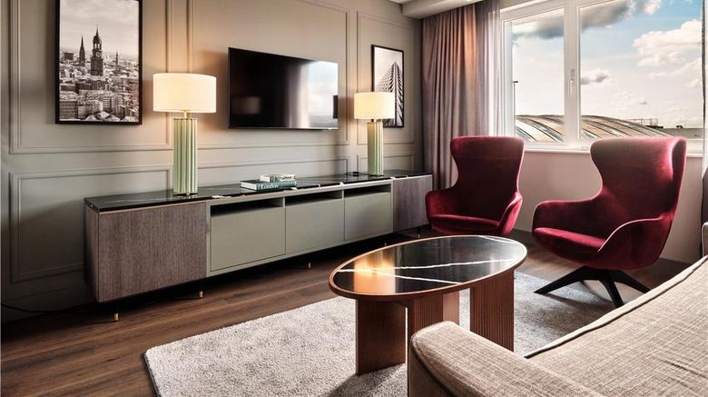 <b>Radisson Blu Hotel, Hamburg Airport Suite</b>. Images powered by <a href="https://iceportal.shijigroup.com/" title="IcePortal" target="_blank">IcePortal</a>.
