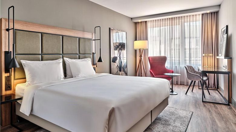 <b>Radisson Blu Hotel, Hamburg Airport Room</b>. Images powered by <a href="https://iceportal.shijigroup.com/" title="IcePortal" target="_blank">IcePortal</a>.
