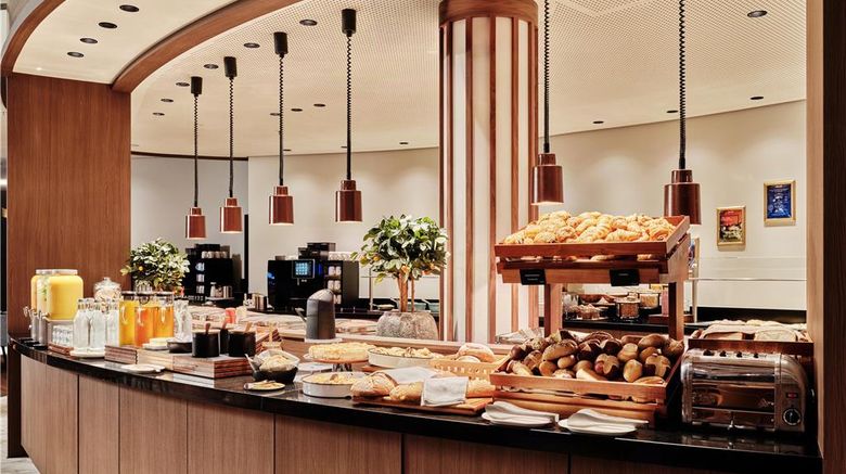 <b>Radisson Blu Hotel, Hamburg Airport Restaurant</b>. Images powered by <a href="https://iceportal.shijigroup.com/" title="IcePortal" target="_blank">IcePortal</a>.