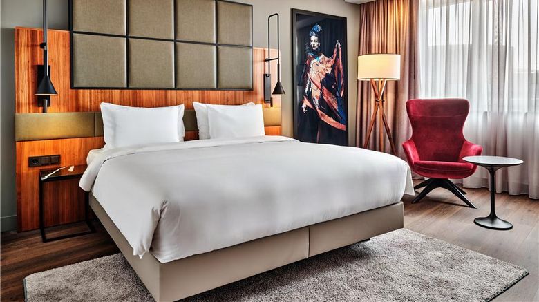 <b>Radisson Blu Hotel, Hamburg Airport Room</b>. Images powered by <a href="https://iceportal.shijigroup.com/" title="IcePortal" target="_blank">IcePortal</a>.