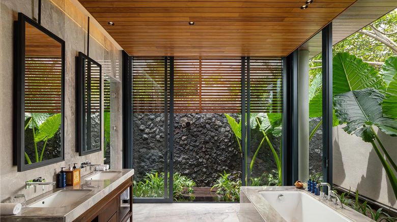 <b>Radisson Blu Resort and Villas Bali Uluwatu Suite</b>. Images powered by <a href="https://iceportal.shijigroup.com/" title="IcePortal" target="_blank">IcePortal</a>.