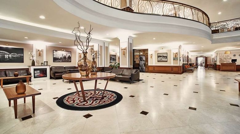 <b>Radisson Blu Hotel Podil City Centre Lobby</b>. Images powered by <a href="https://iceportal.shijigroup.com/" title="IcePortal" target="_blank">IcePortal</a>.