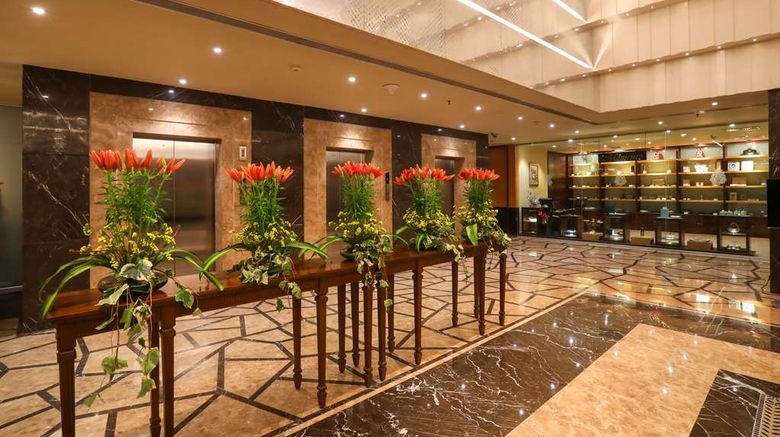 <b>Radisson Chennai City Centre Lobby</b>. Images powered by <a href="https://iceportal.shijigroup.com/" title="IcePortal" target="_blank">IcePortal</a>.