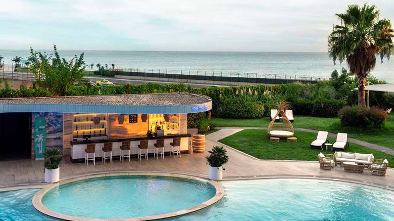 <b>Radisson Blu Hotel, Istanbul Ottomare Pool</b>. Images powered by <a href="https://iceportal.shijigroup.com/" title="IcePortal" target="_blank">IcePortal</a>.