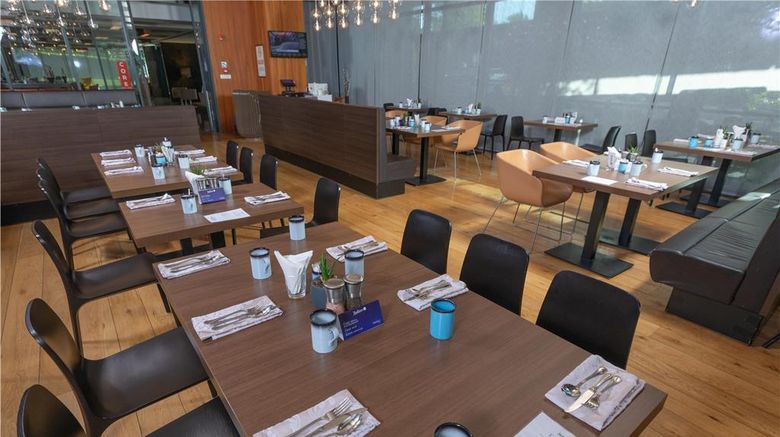 <b>Radisson Blu Hotel Istanbul Asia Restaurant</b>. Images powered by <a href="https://iceportal.shijigroup.com/" title="IcePortal" target="_blank">IcePortal</a>.