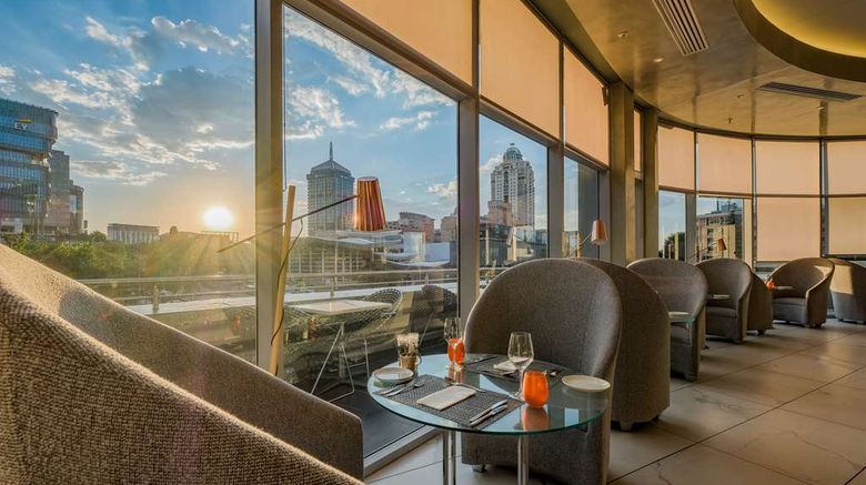 <b>Radisson Blu Gautrain Hotel, Sandton Restaurant</b>. Images powered by <a href="https://iceportal.shijigroup.com/" title="IcePortal" target="_blank">IcePortal</a>.