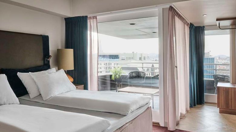 <b>Radisson Blu Caledonien Hotel Suite</b>. Images powered by <a href="https://iceportal.shijigroup.com/" title="IcePortal" target="_blank">IcePortal</a>.