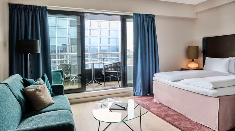 <b>Radisson Blu Caledonien Hotel Room</b>. Images powered by <a href="https://iceportal.shijigroup.com/" title="IcePortal" target="_blank">IcePortal</a>.