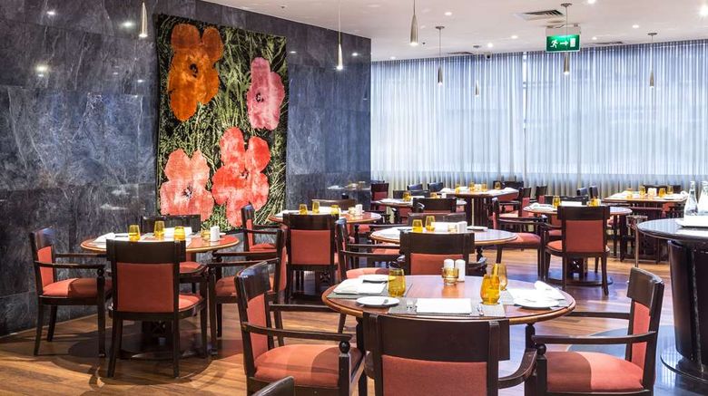 <b>Radisson Blu Hotel Lisbon Restaurant</b>. Images powered by <a href="https://iceportal.shijigroup.com/" title="IcePortal" target="_blank">IcePortal</a>.
