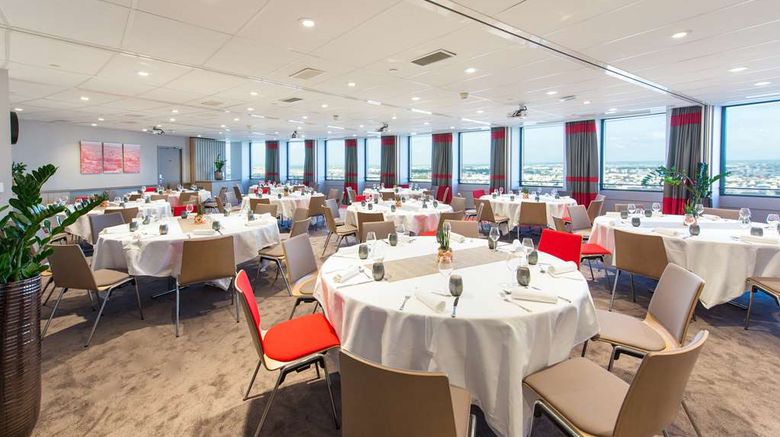 <b>Radisson Blu Hotel Lyon Meeting</b>. Images powered by <a href="https://iceportal.shijigroup.com/" title="IcePortal" target="_blank">IcePortal</a>.