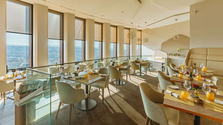 <b>Radisson Blu Hotel Lyon Restaurant</b>. Images powered by <a href="https://iceportal.shijigroup.com/" title="IcePortal" target="_blank">IcePortal</a>.