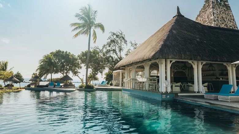 <b>Radisson Blu Azuri Resort & Spa Pool</b>. Images powered by <a href="https://iceportal.shijigroup.com/" title="IcePortal" target="_blank">IcePortal</a>.