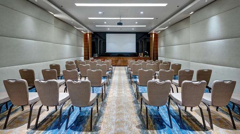 <b>Radisson Blu Hotel Ajman Meeting</b>. Images powered by <a href="https://iceportal.shijigroup.com/" title="IcePortal" target="_blank">IcePortal</a>.