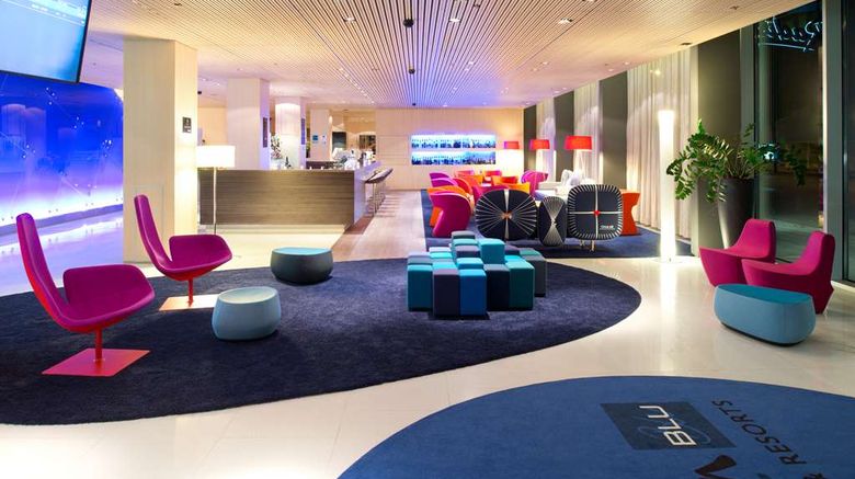 <b>Radisson Blu Hotel Lucerne Lobby</b>. Images powered by <a href="https://iceportal.shijigroup.com/" title="IcePortal" target="_blank">IcePortal</a>.