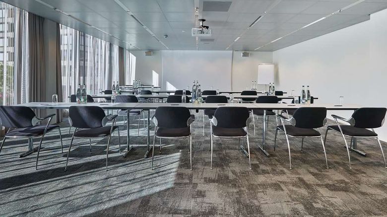 <b>Radisson Blu Hotel Lucerne Meeting</b>. Images powered by <a href="https://iceportal.shijigroup.com/" title="IcePortal" target="_blank">IcePortal</a>.