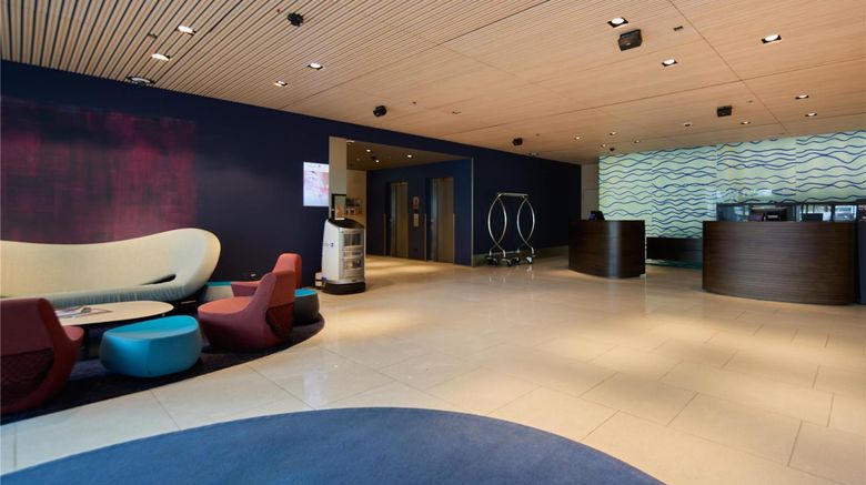 <b>Radisson Blu Hotel Lucerne Lobby</b>. Images powered by <a href="https://iceportal.shijigroup.com/" title="IcePortal" target="_blank">IcePortal</a>.