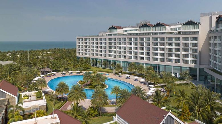 <b>Radisson Blu Resort Phu Quoc Pool</b>. Images powered by <a href="https://iceportal.shijigroup.com/" title="IcePortal" target="_blank">IcePortal</a>.