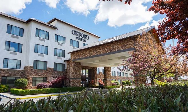 Oxford Suites Chico Exterior