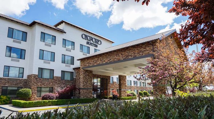 Oxford Suites Chico Exterior