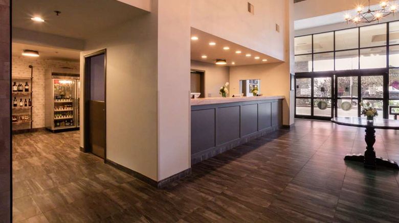<b>Oxford Suites Chico Lobby</b>. Images powered by <a href="https://iceportal.shijigroup.com/" title="IcePortal" target="_blank">IcePortal</a>.
