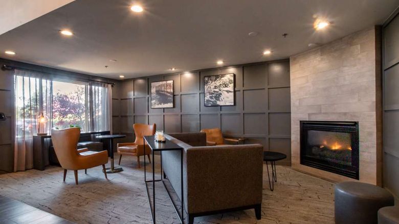 <b>Oxford Suites Chico Lobby</b>. Images powered by <a href="https://iceportal.shijigroup.com/" title="IcePortal" target="_blank">IcePortal</a>.