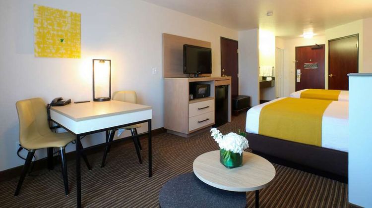 Oxford Suites Spokane Valley Suite