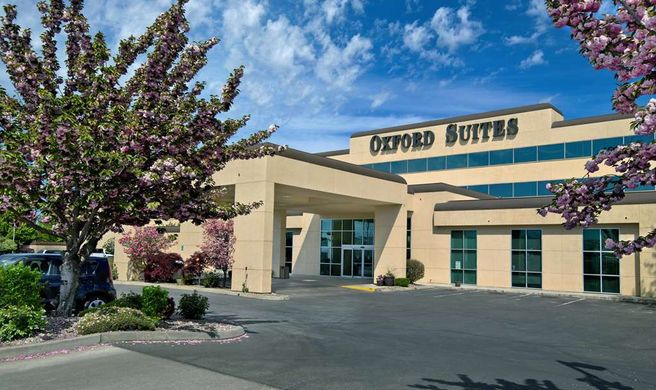 Oxford Suites Yakima Exterior