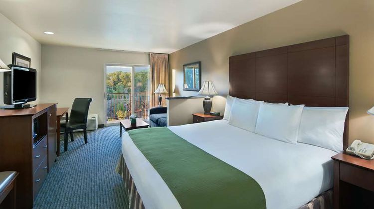 Oxford Suites Yakima Suite