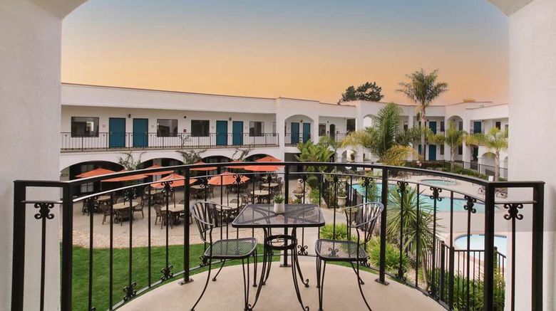 <b>Oxford Suites Pismo Beach Exterior</b>. Images powered by <a href="https://iceportal.shijigroup.com/" title="IcePortal" target="_blank">IcePortal</a>.