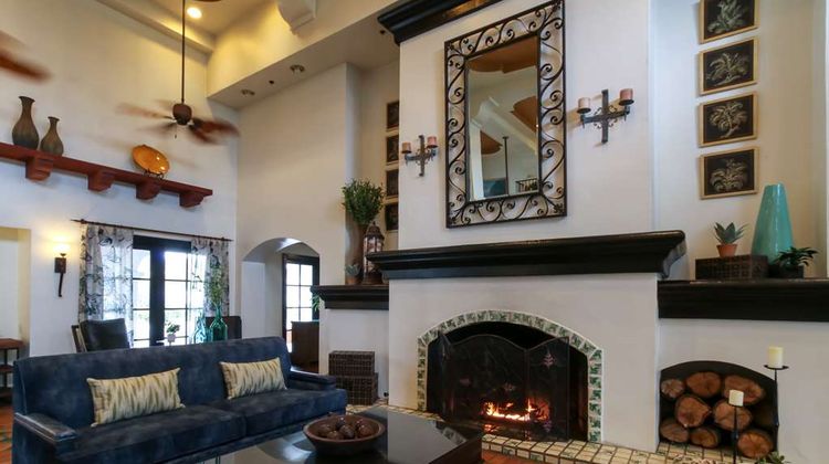 Oxford Suites Pismo Beach Lobby